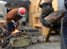 حداقل حقوق کارگر ایرانی به دلار چقدر می‌شود؟
