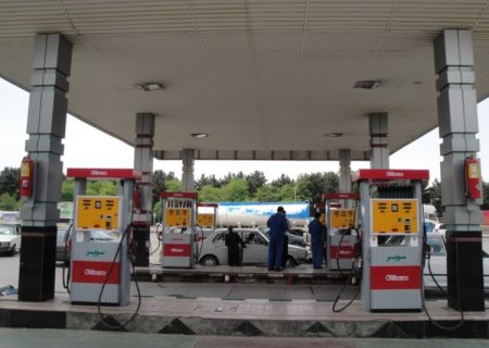 رییس کمیسیون اصل ۹۰ مجلس: امسال باید ۶ میلیارد دلار بنزین وارد شود