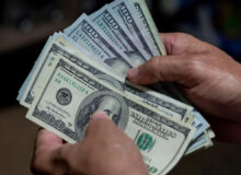دریافت مالیات برای خرید ارز / احتمال عرضه ارز تقلبی در بازار آزاد وجود دارد
