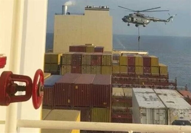 نیروی دریایی سپاه  یک کشتی مرتبط با رژیم صهیونیستی را توقیف کرد