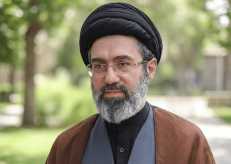 رهبر انقلاب: آنچه دشمن را امیدوار می‌سازد، برجسته‌سازی اختلافات است