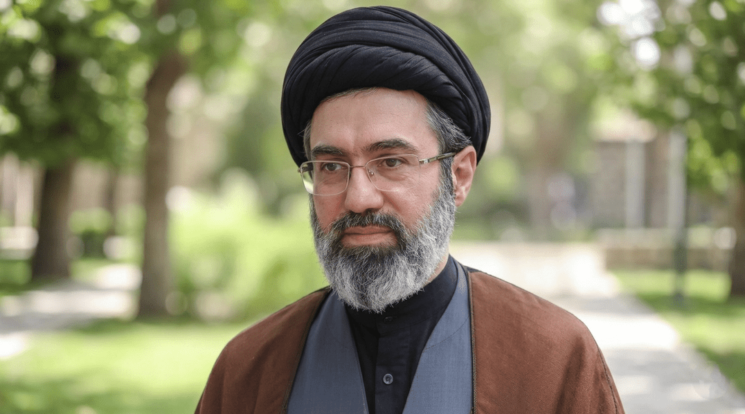 رهبر انقلاب: آنچه دشمن را امیدوار می‌سازد، برجسته‌سازی اختلافات است